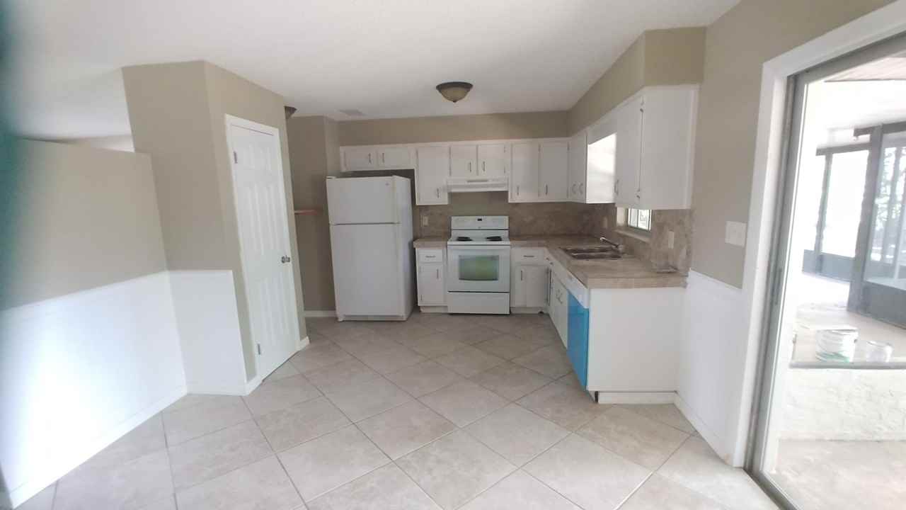 5725 Se 3rd Pl #1 - Photo 5 of 10