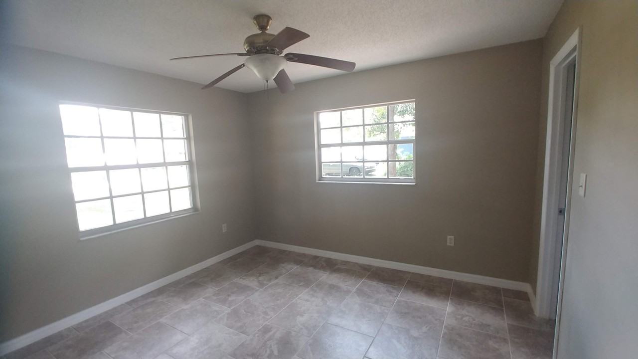 5725 Se 3rd Pl #1 - Photo 6 of 10