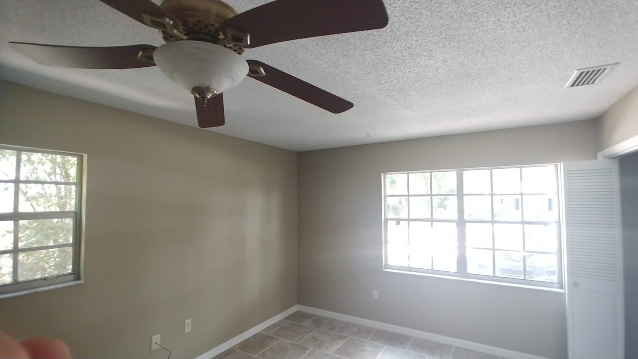 5725 Se 3rd Pl #1 - Photo 7 of 10