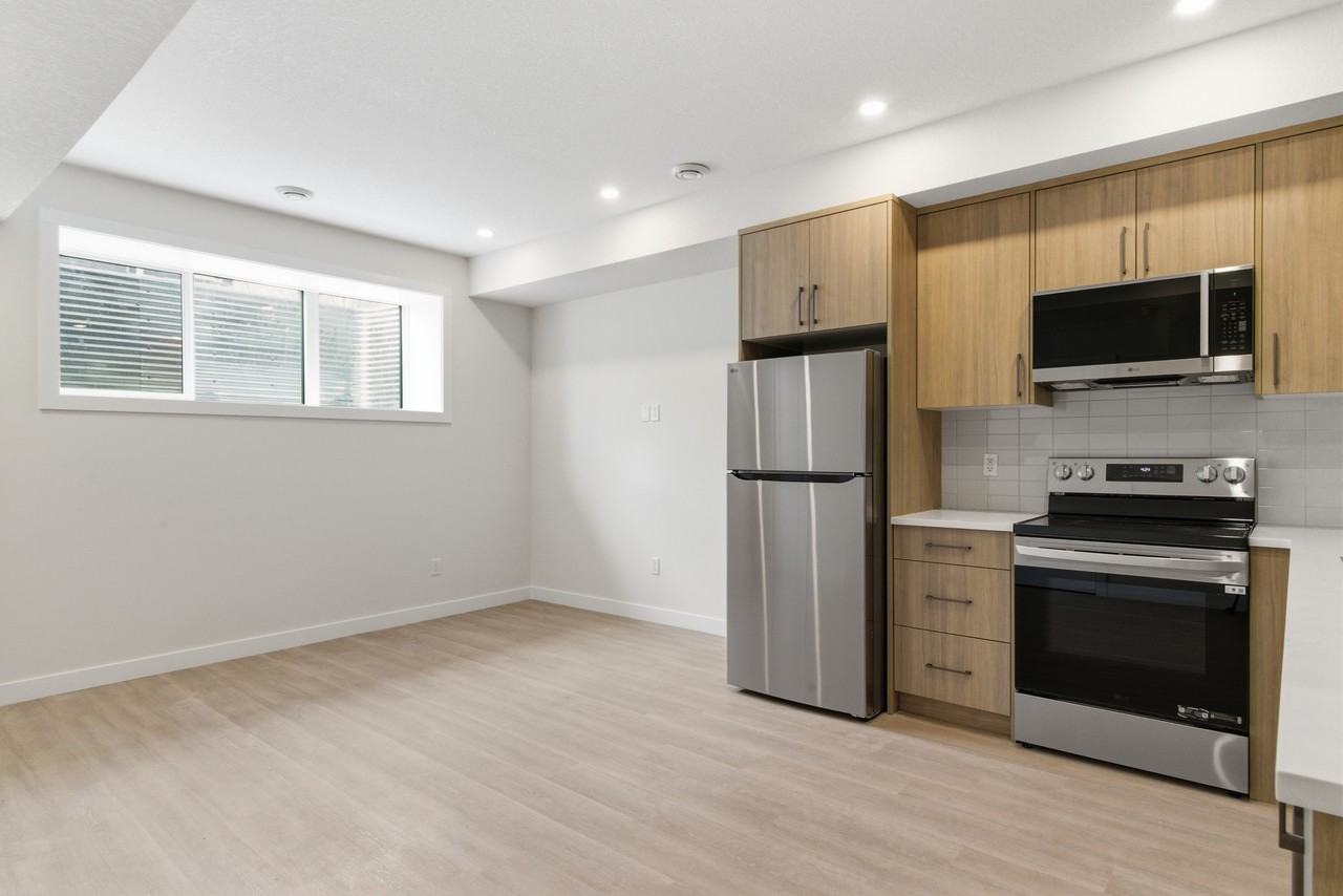 4730 79 St Nw #B - Photo 3 of 12
