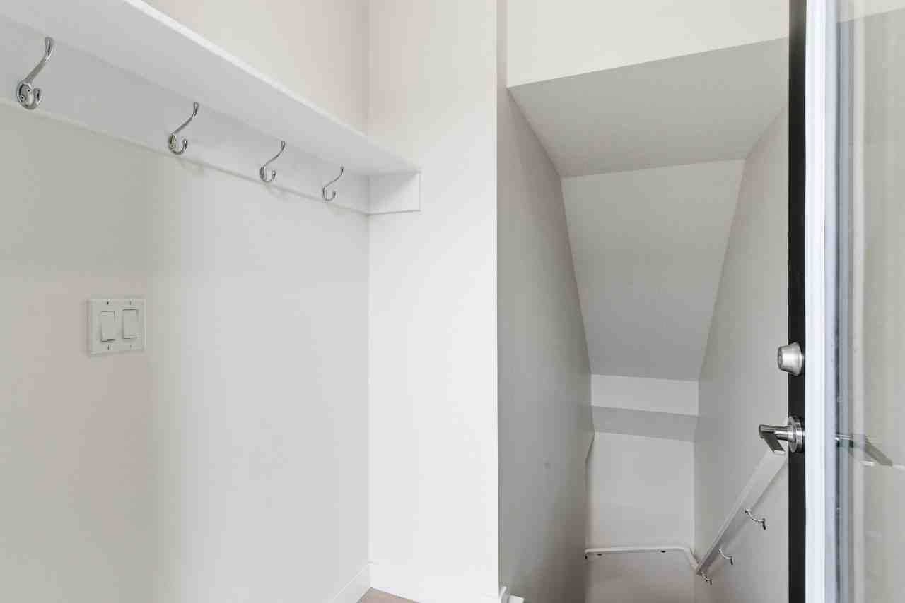 4730 79 St Nw #B - Photo 6 of 12