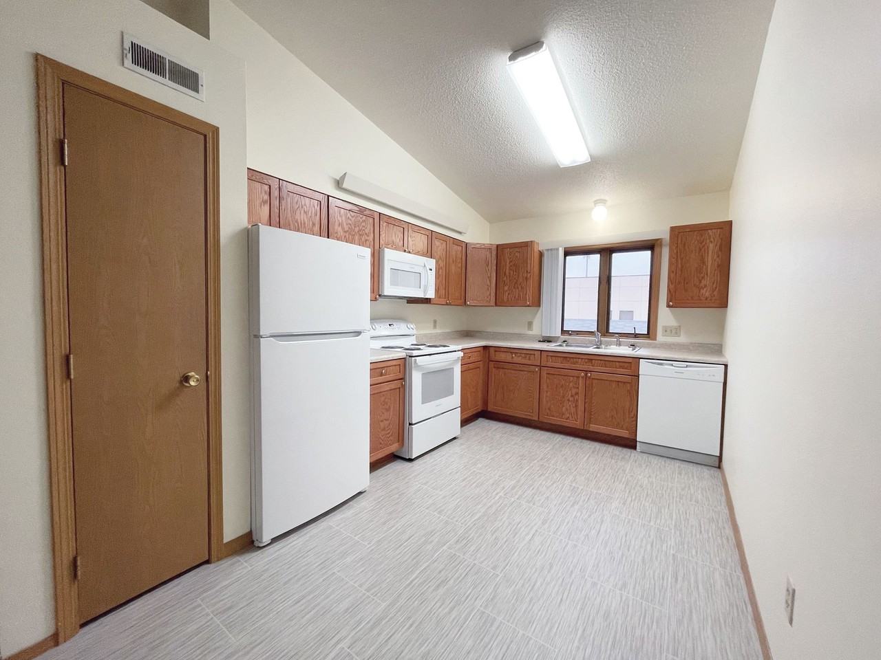 Williamsburg Apartments - Photo 2 of 10