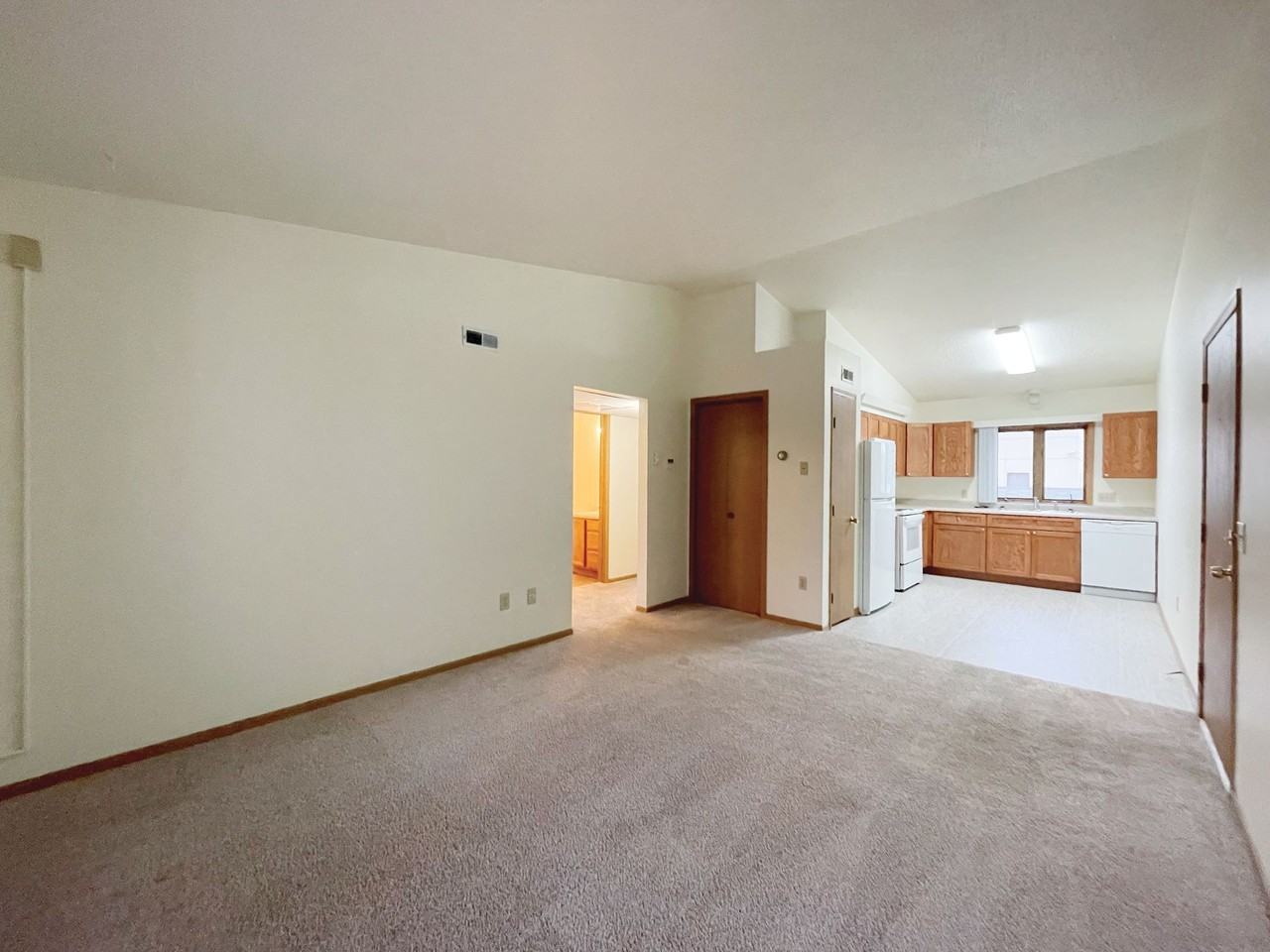 Williamsburg Apartments - Photo 3 of 10