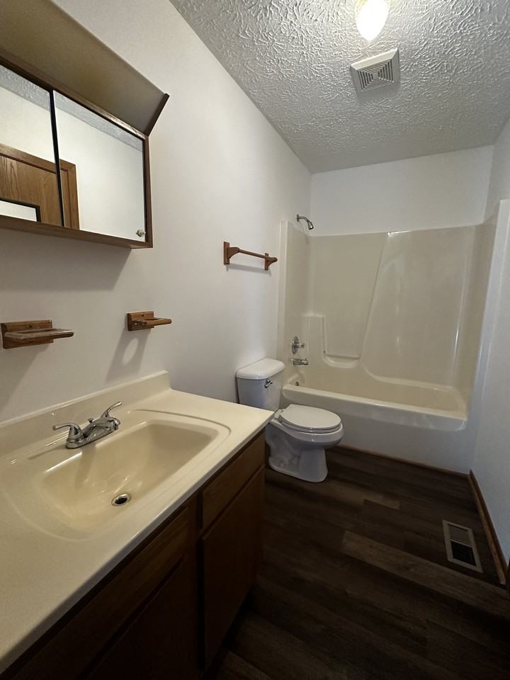 106 Sharon Drive - 2Unit 2 (left) #2 - Photo 2 of 9