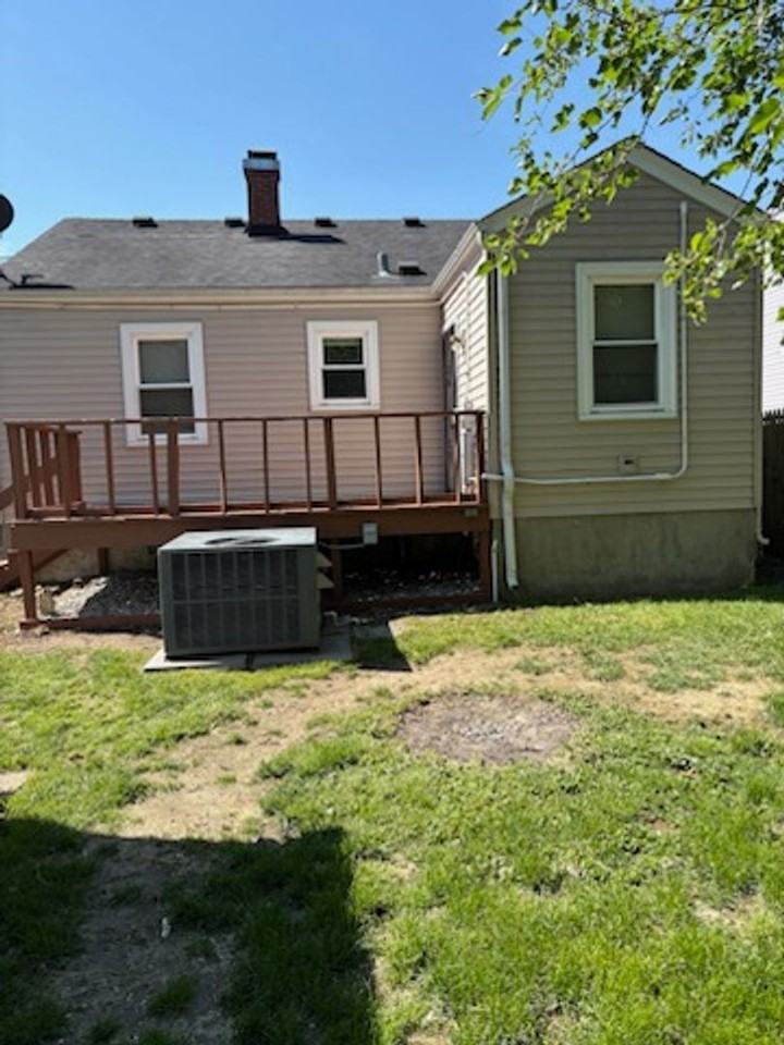 327 Inverness Ave - Photo 7 of 10