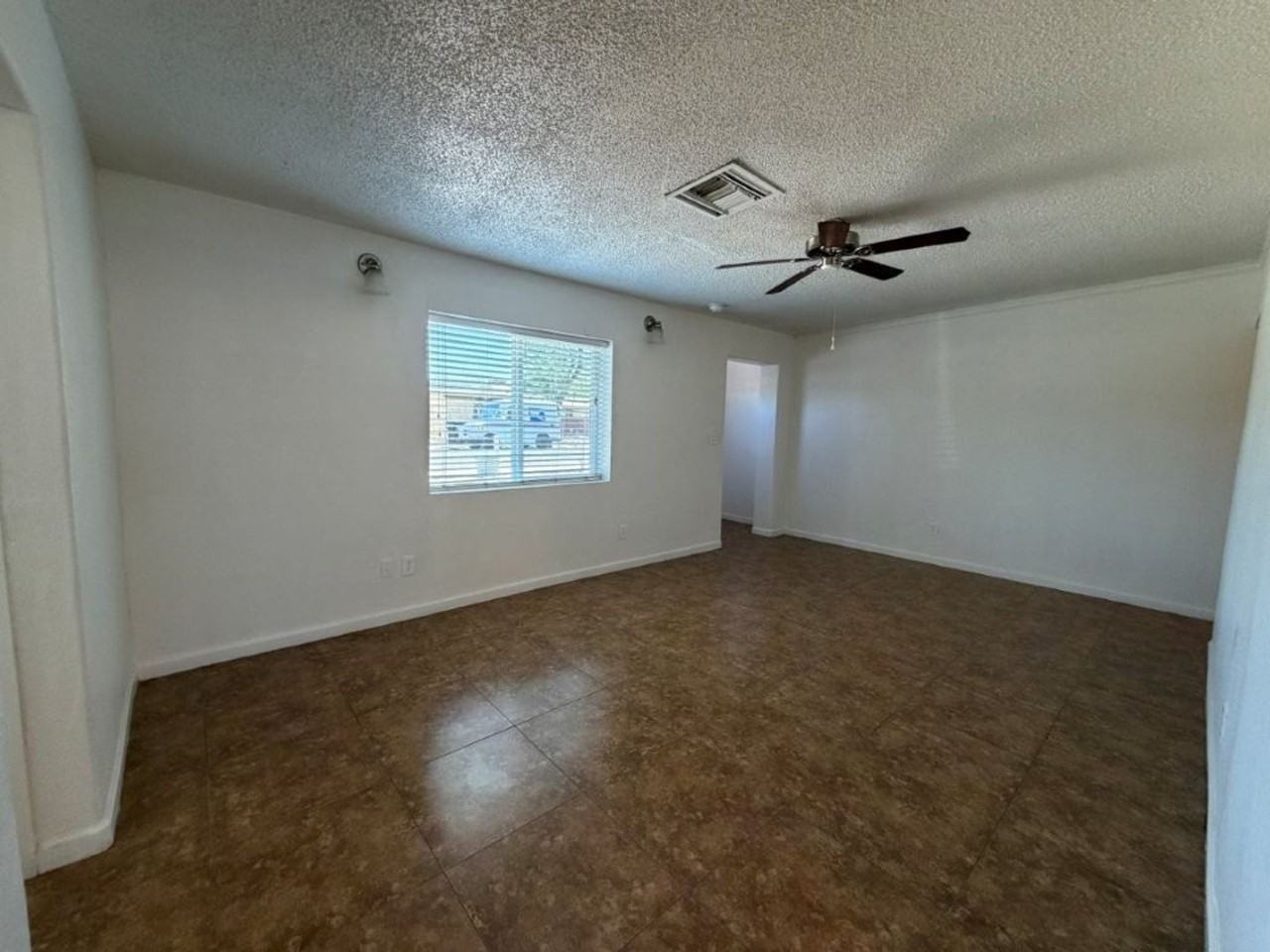 2346 E Lynne Ln - Photo 2 of 19