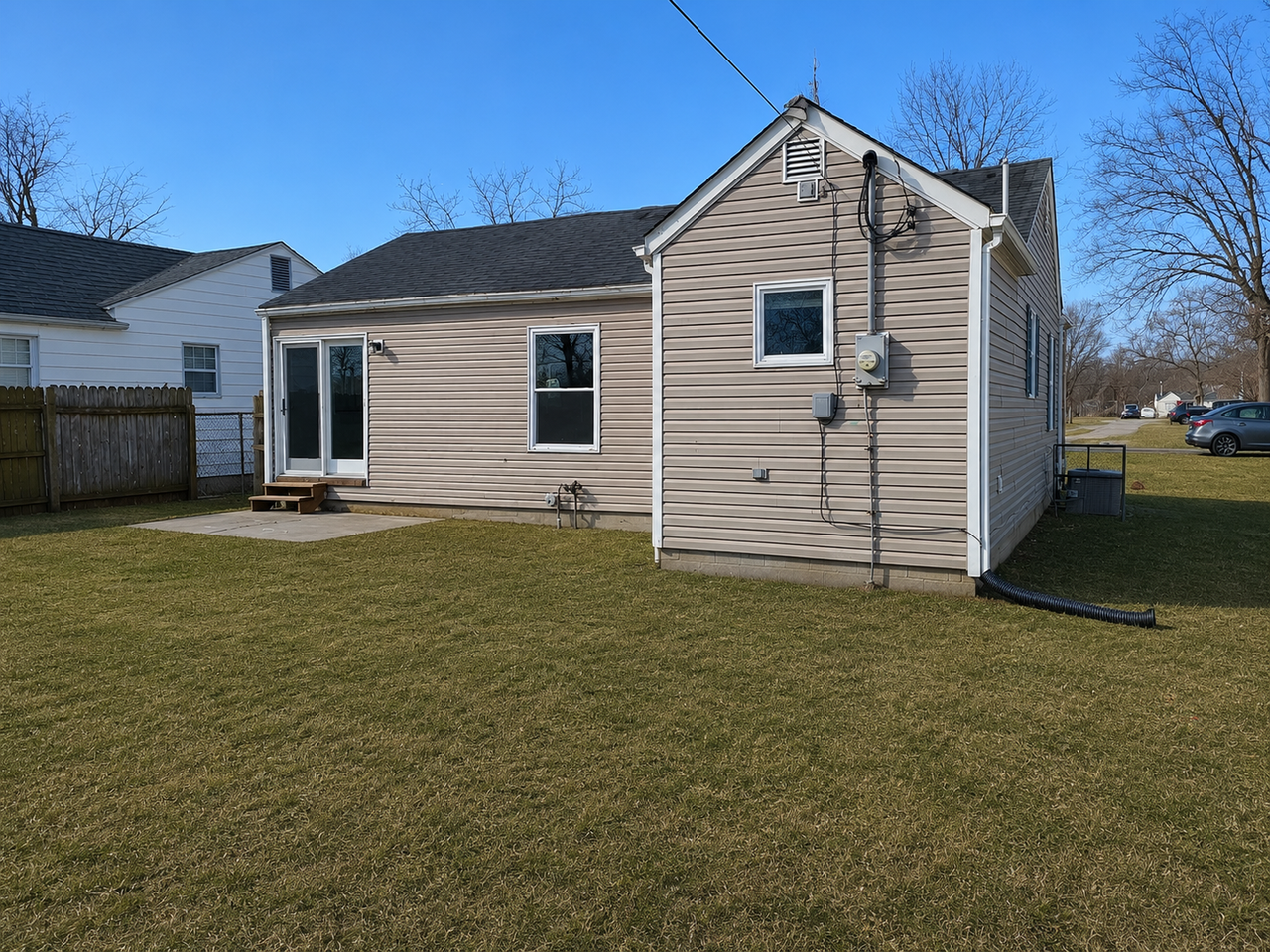 237 Nadine St - Photo 2 of 11