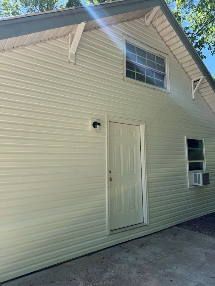 1202 Cates St - Photo 3 of 19