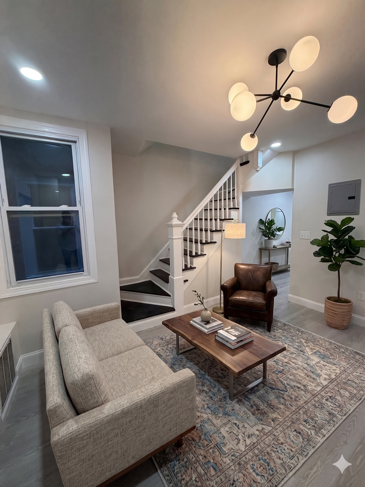 241 Hawthorne Ave - Photo 4 of 7