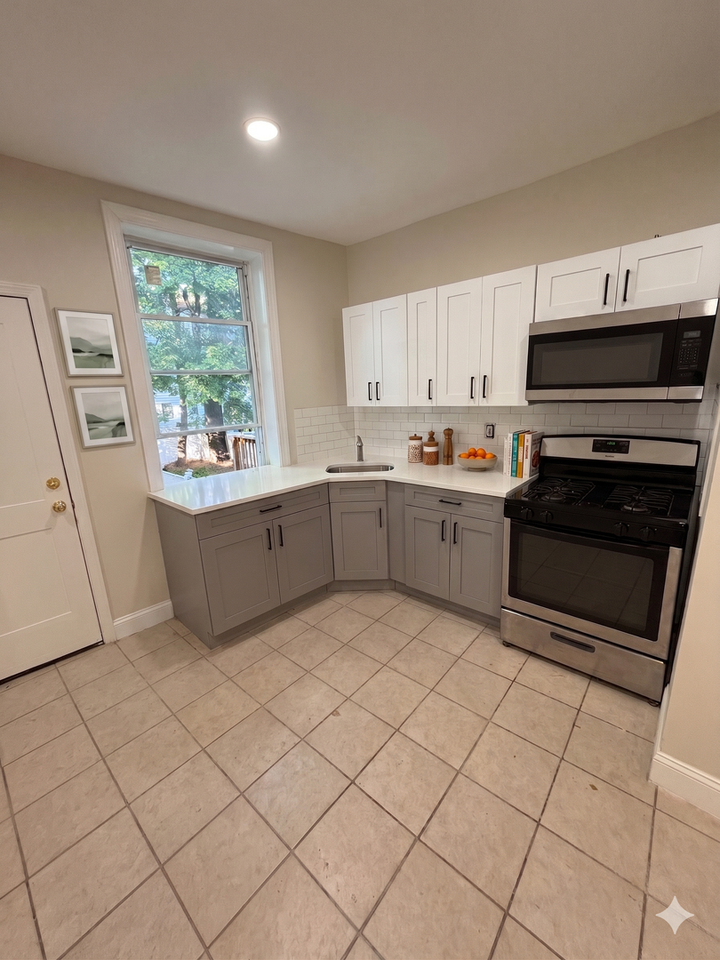 241 Hawthorne Ave - Photo 5 of 7