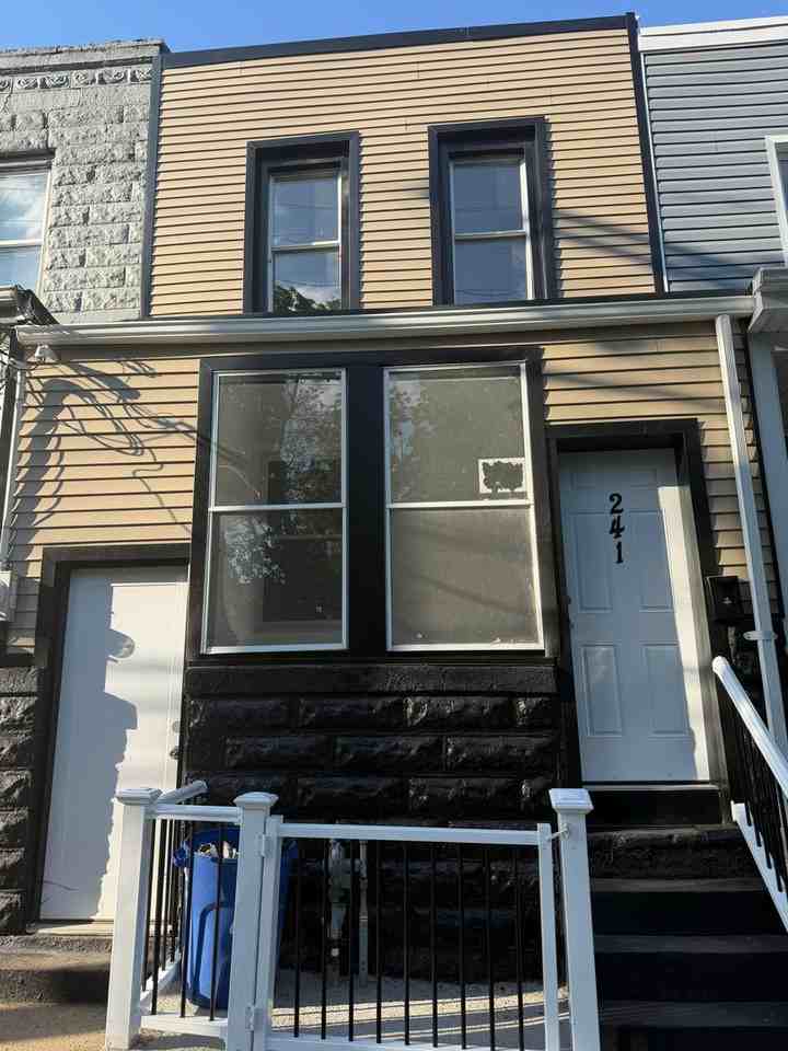 241 Hawthorne Ave - Photo 7 of 7