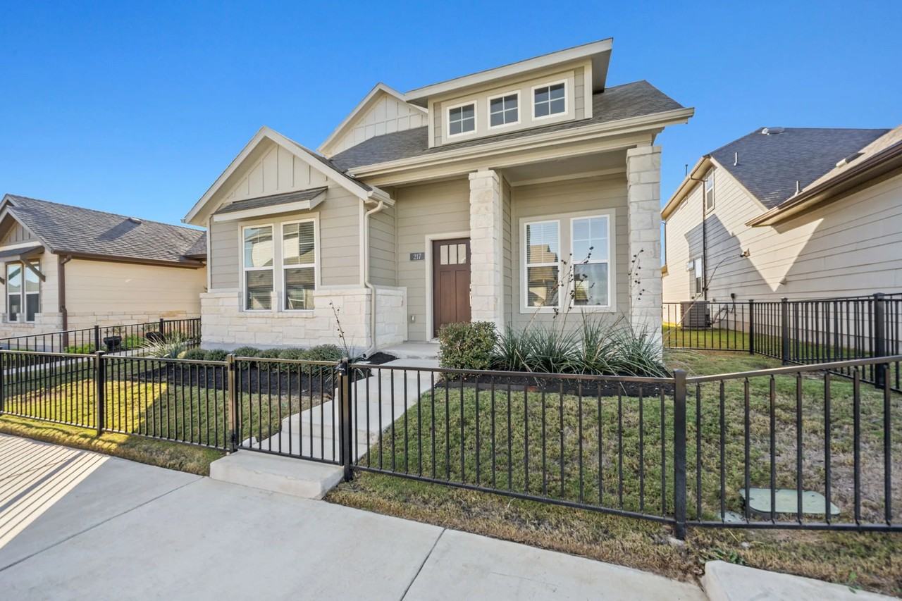 1200 Kohlers Crossing - Photo 6 of 17