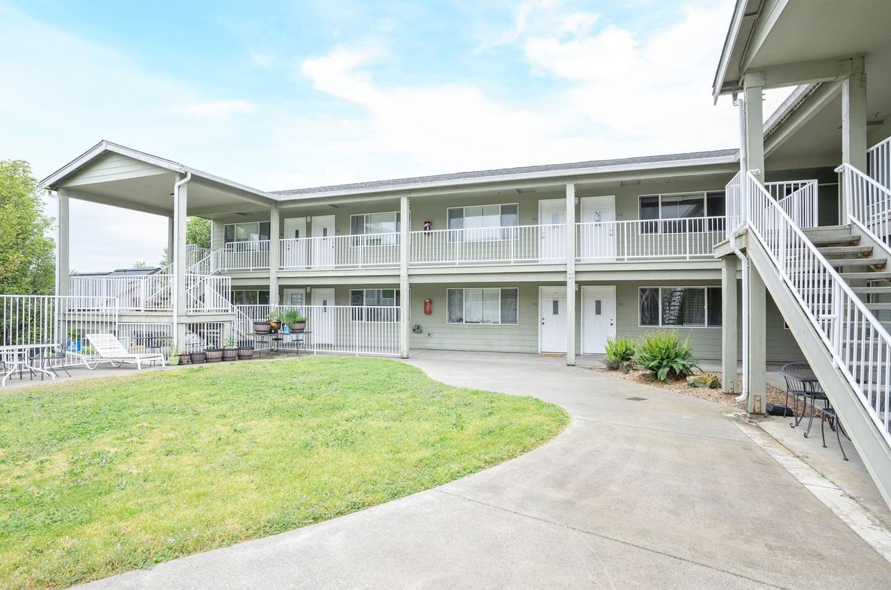 Cedar Pointe Apartments - Photo 2 of 4