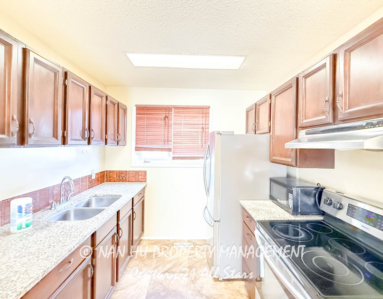11425 22 Avenue Northwest - Photo 5 of 24