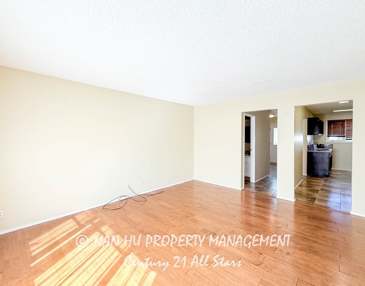 11425 22 Avenue Northwest - Photo 3 of 24
