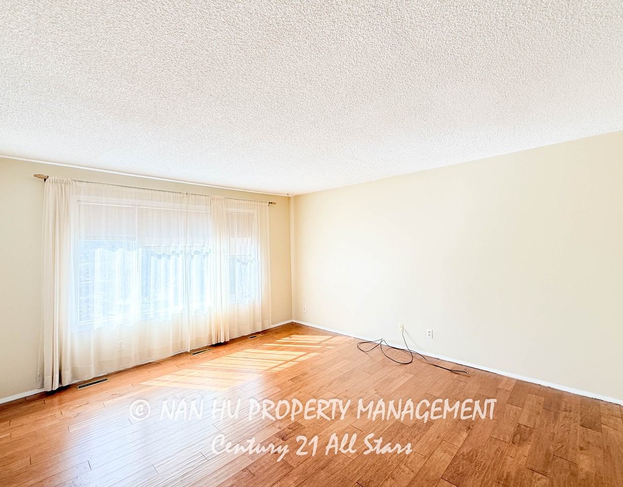 11425 22 Avenue Northwest - Photo 4 of 24