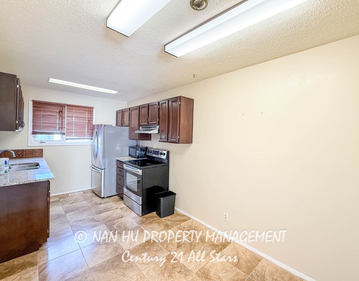 11425 22 Avenue Northwest - Photo 6 of 24