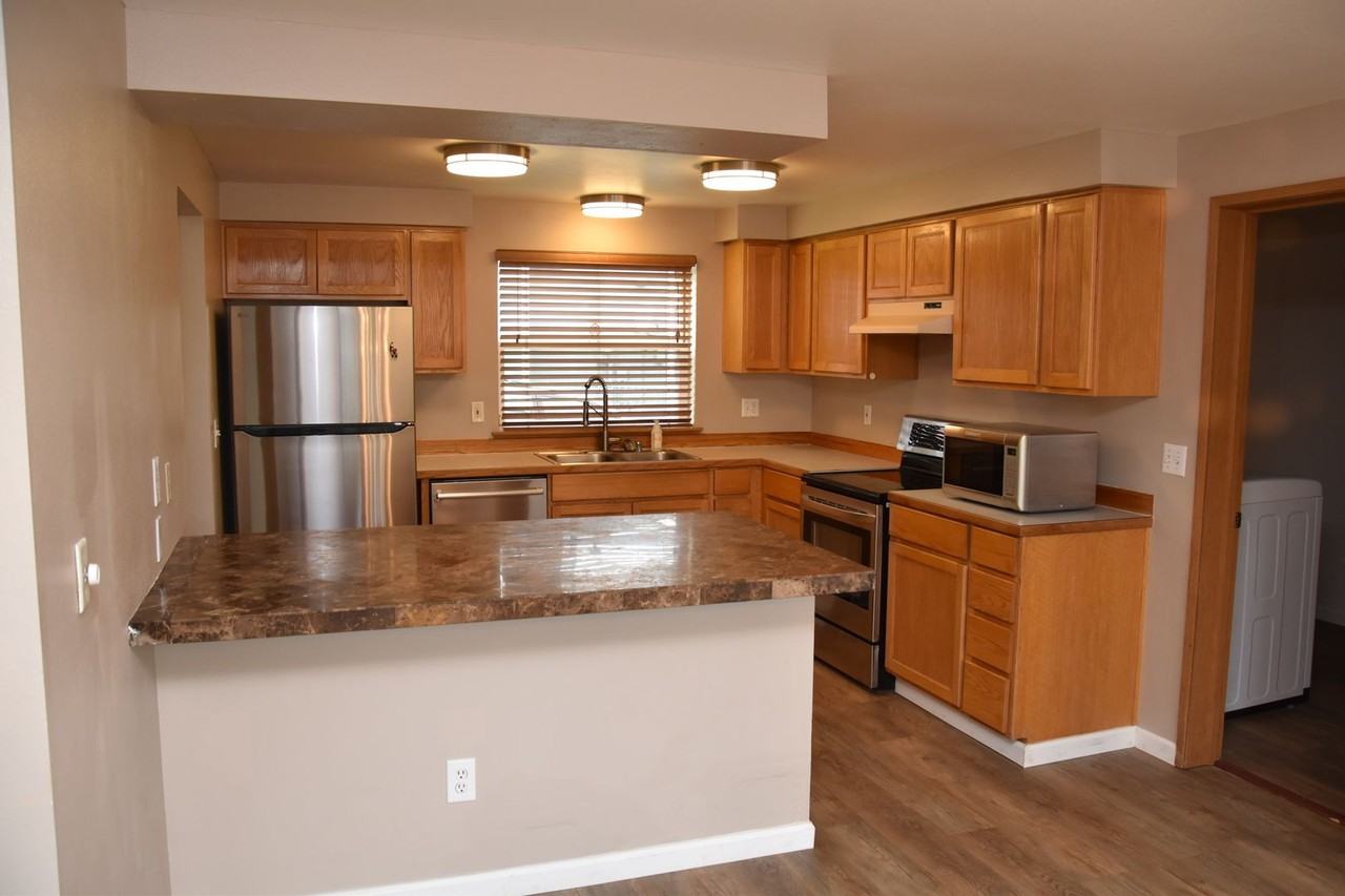 1405 E 38th St - Photo 2 of 24