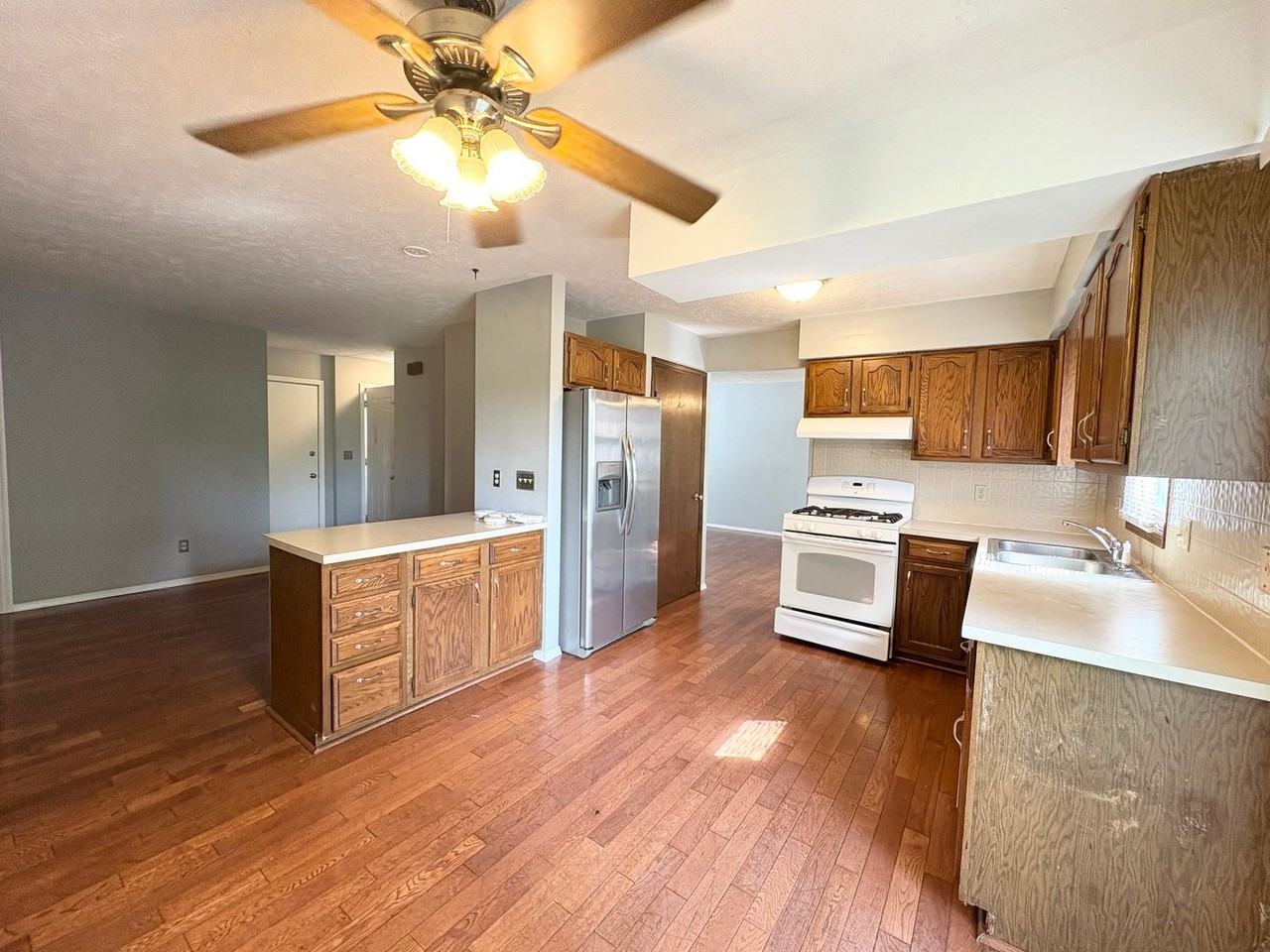 1408 Challis Dr - Photo 4 of 15
