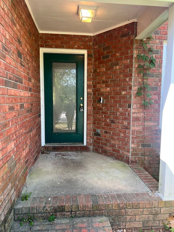 1010 Salford Pl - Photo 2 of 30