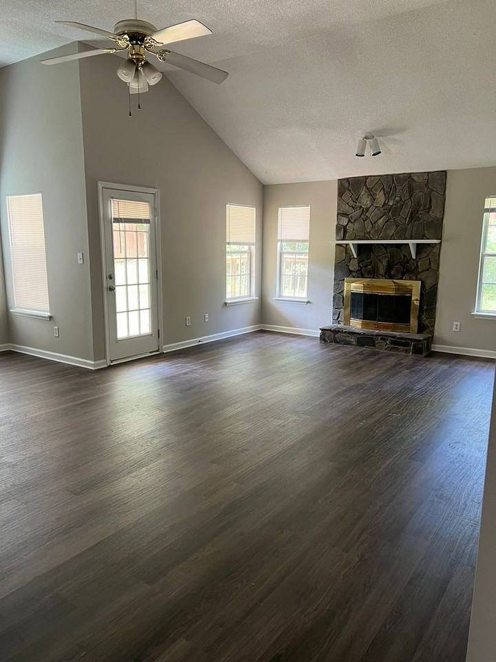 1010 Salford Pl - Photo 5 of 30