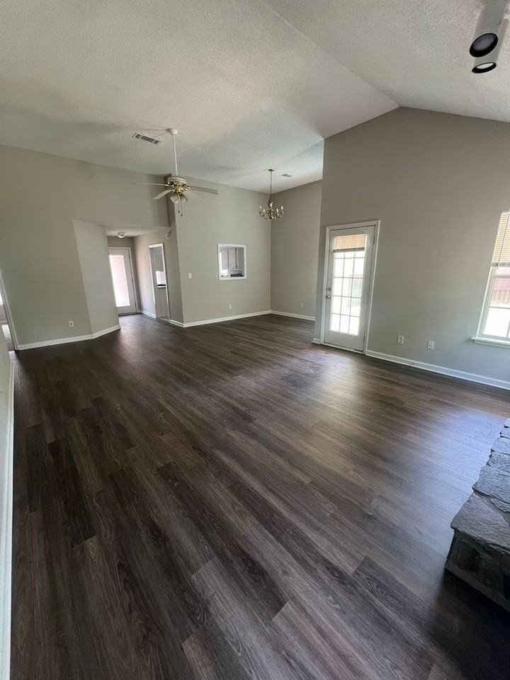 1010 Salford Pl - Photo 6 of 30