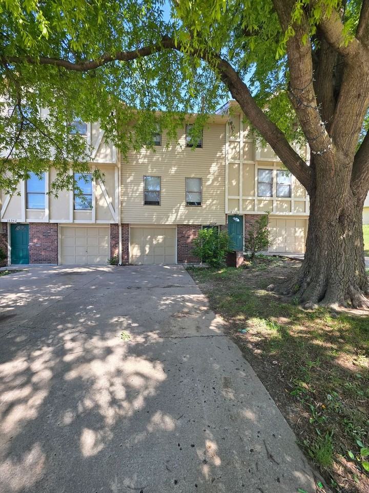 18904 E Manor Dr