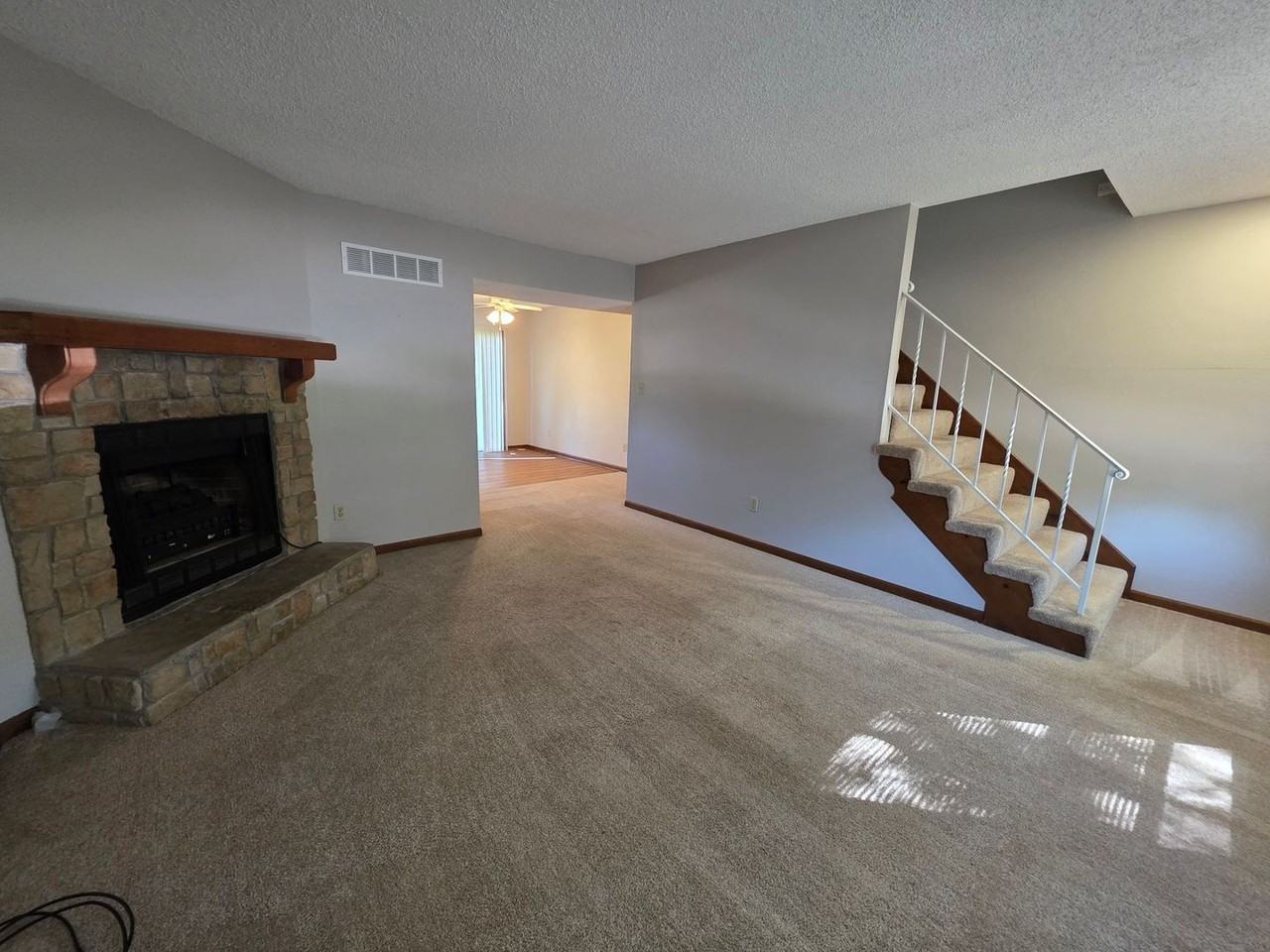 18904 E Manor Dr - Photo 3 of 14