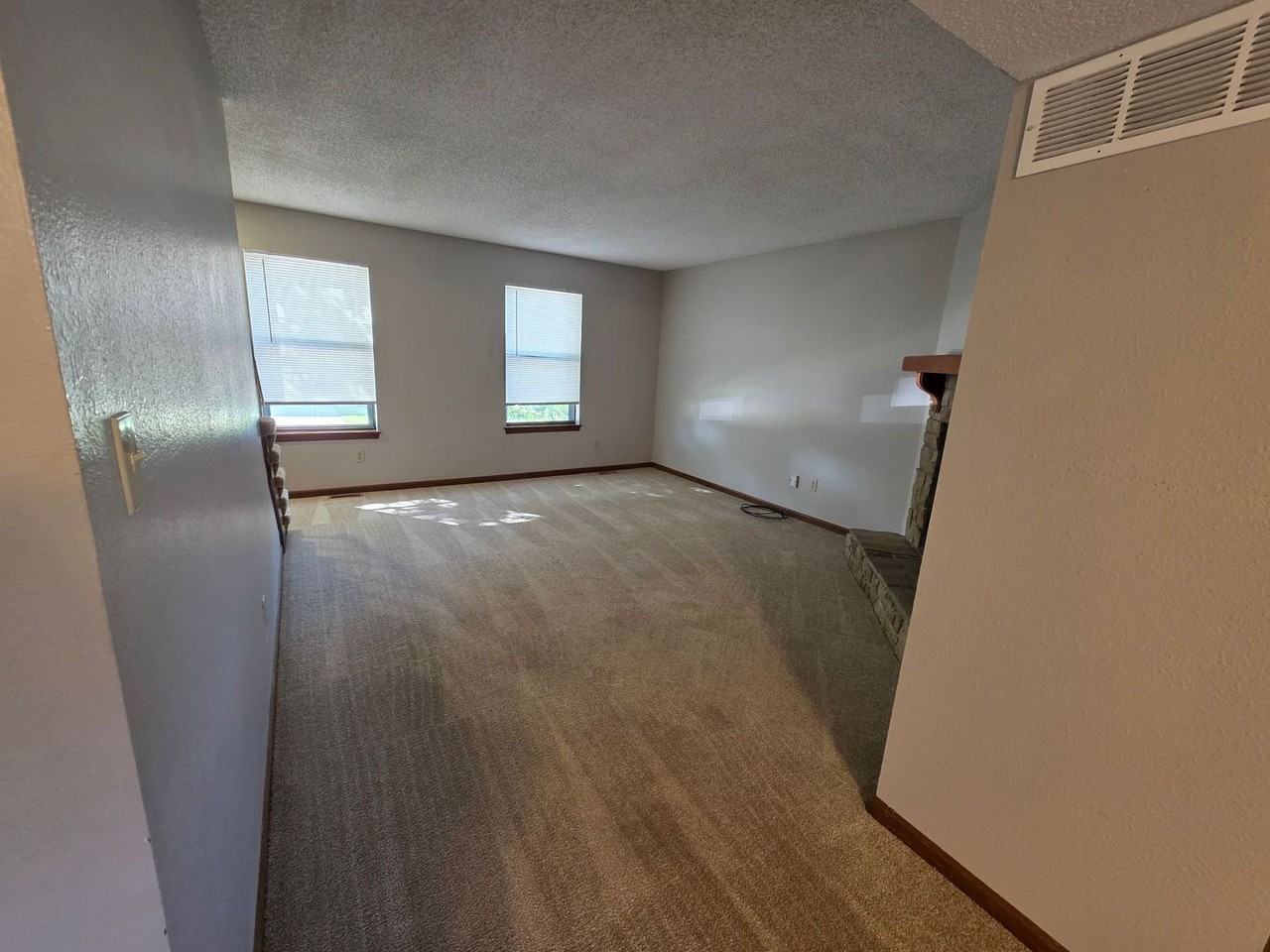 18904 E Manor Dr - Photo 4 of 14