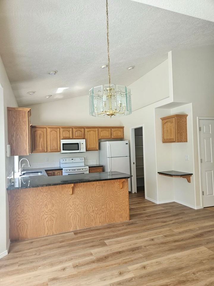 3354 N Summerfield Way - Photo 2 of 14