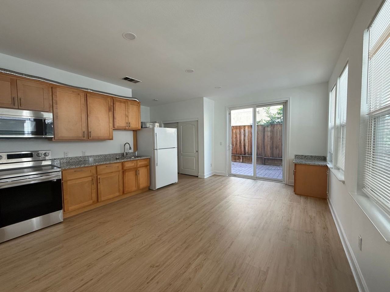 1472 Merrill Pl - Photo 4 of 36