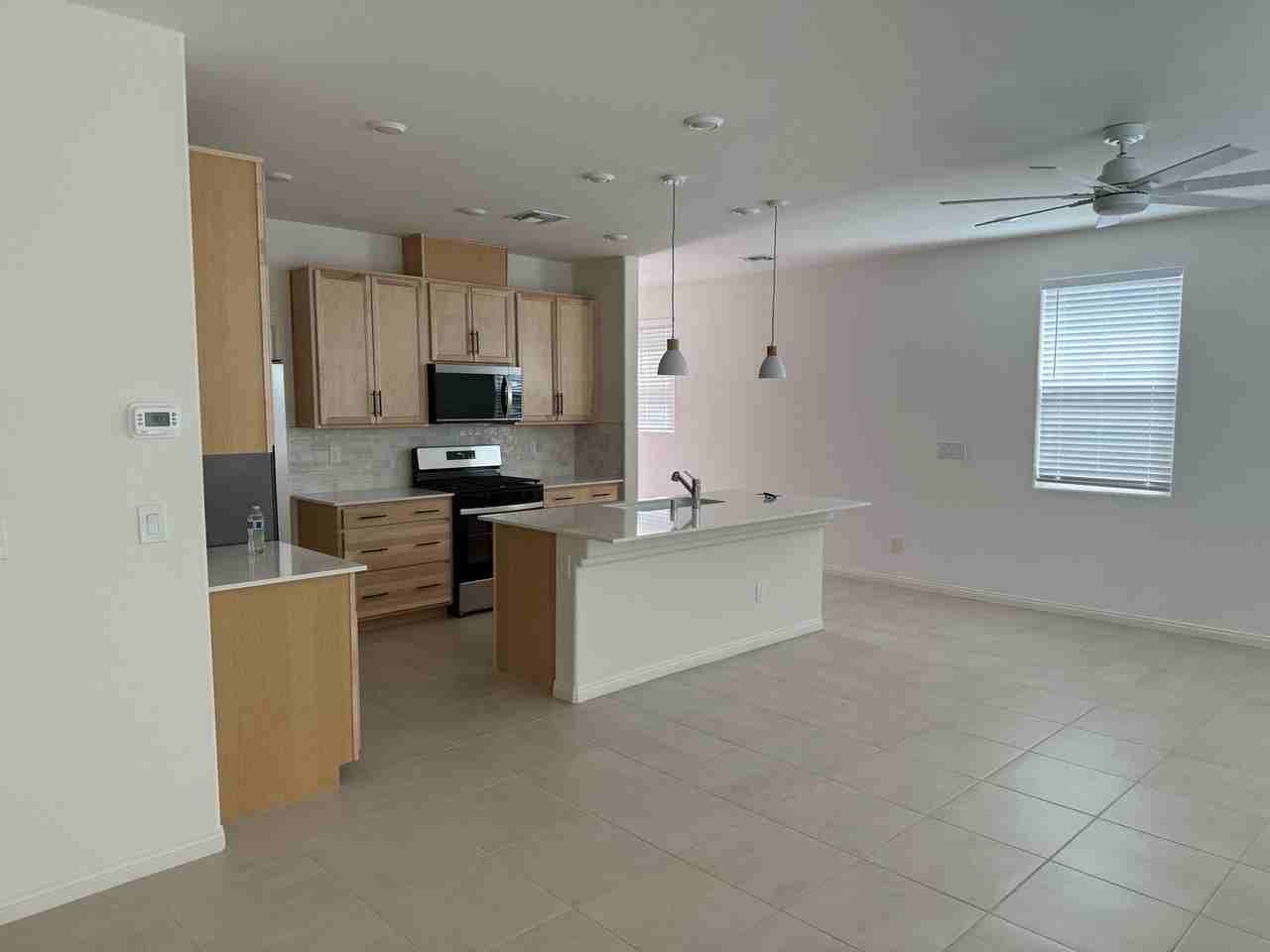 9131 Rivington Ave - Photo 6 of 36