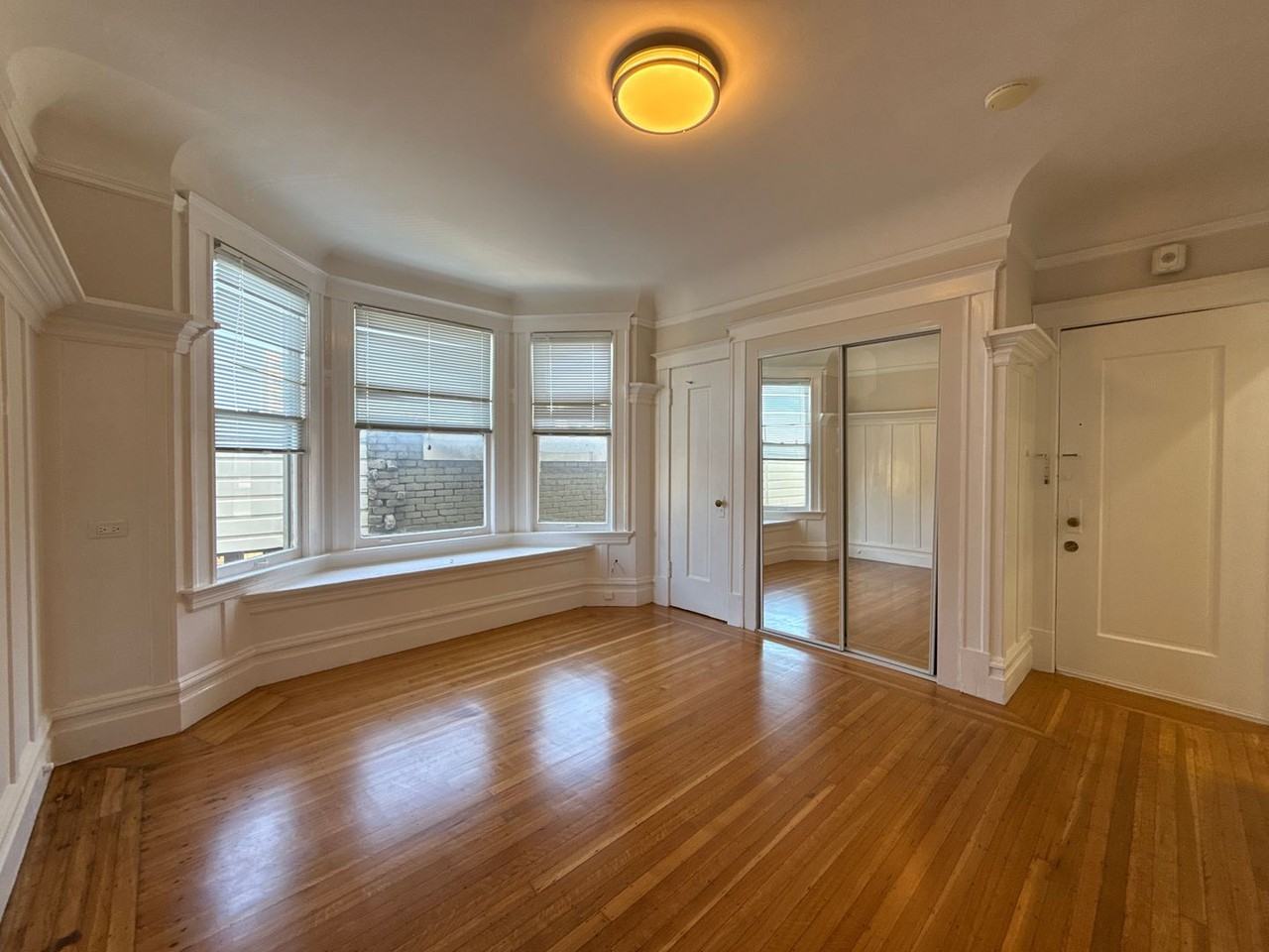 1501 Leavenworth Street - Photo 3 of 15
