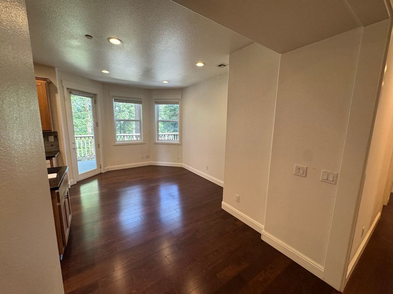 867 Hillcrest Dr - Photo 3 of 25