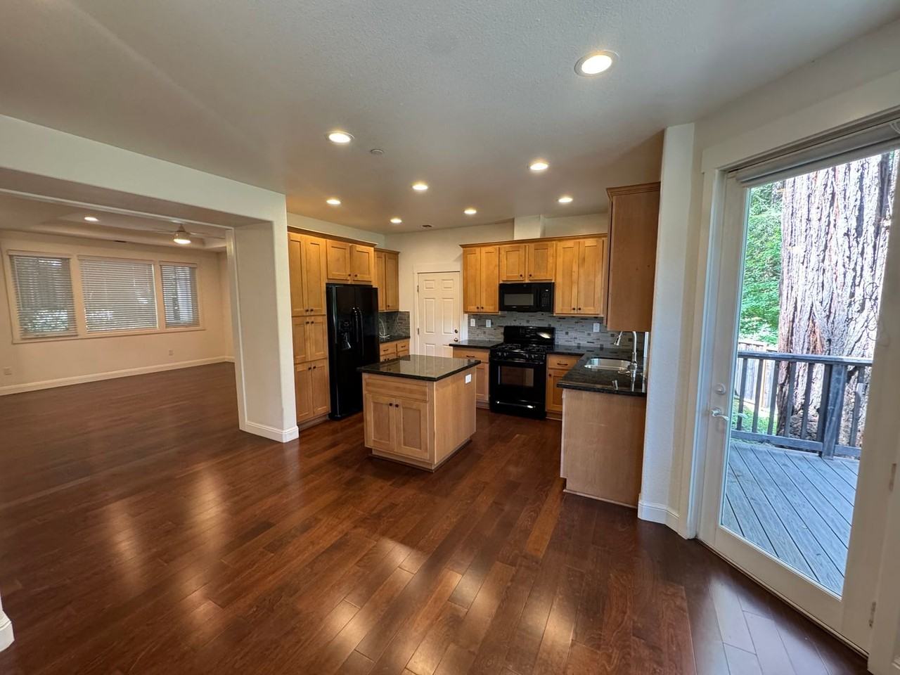 867 Hillcrest Dr - Photo 6 of 25