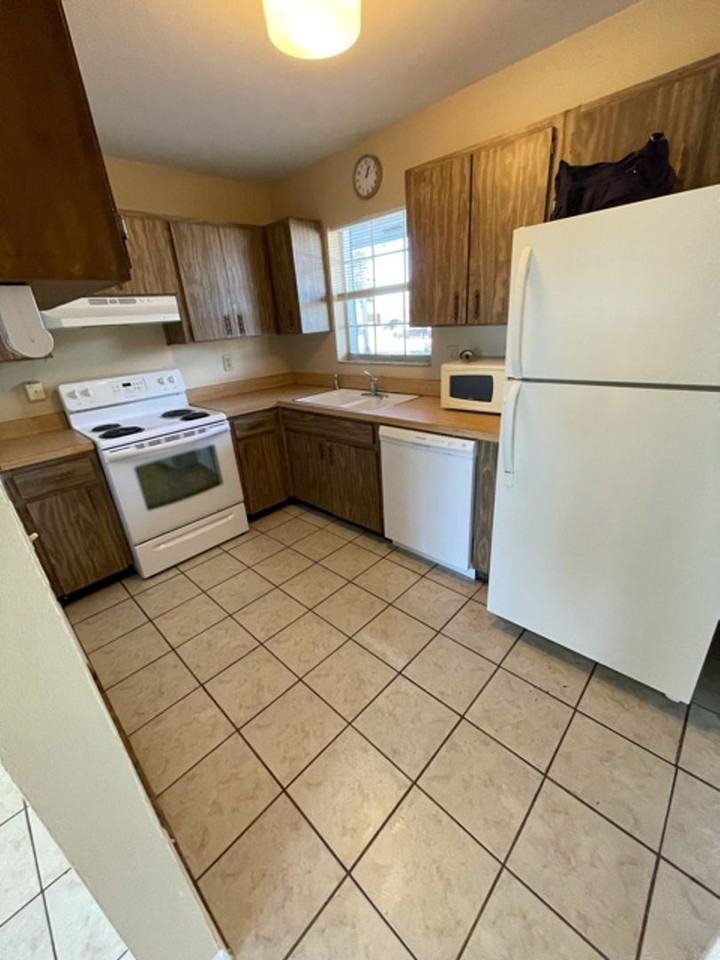 5408 Mariner Blvd - Photo 3 of 19