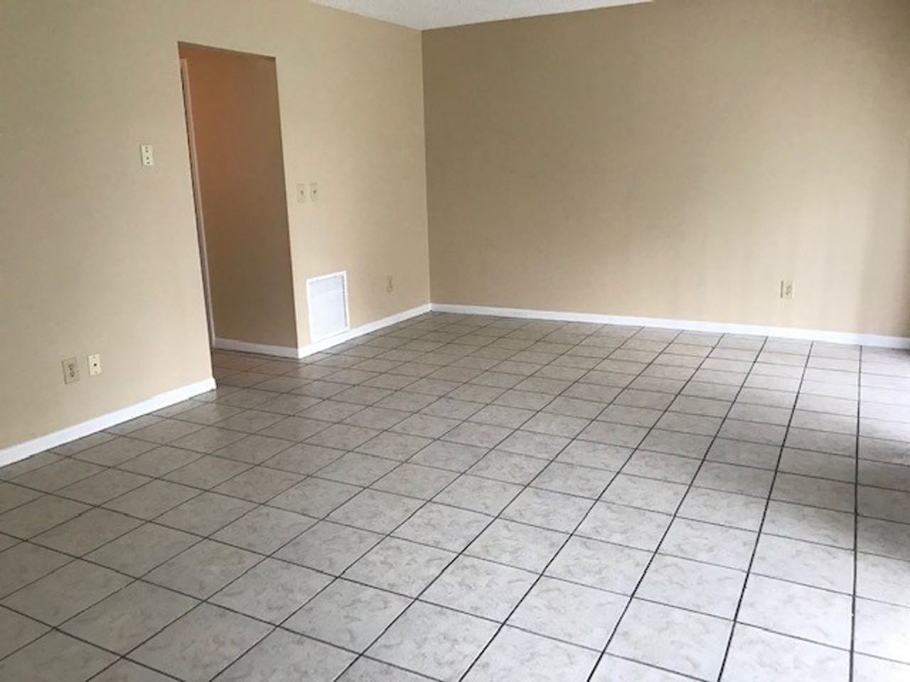 5408 Mariner Blvd - Photo 4 of 19