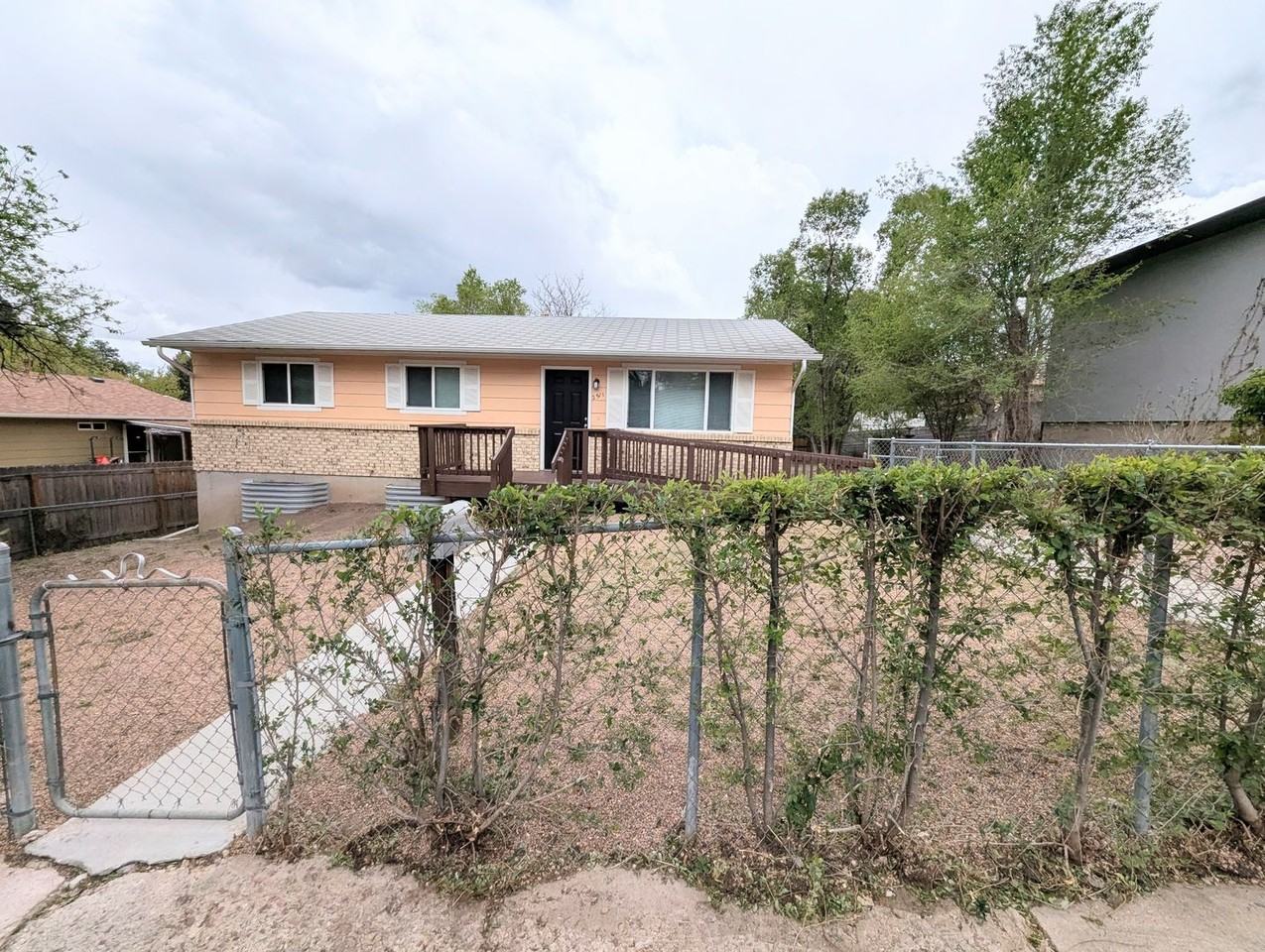 2511 Launcelot Ct - Photo 2 of 26