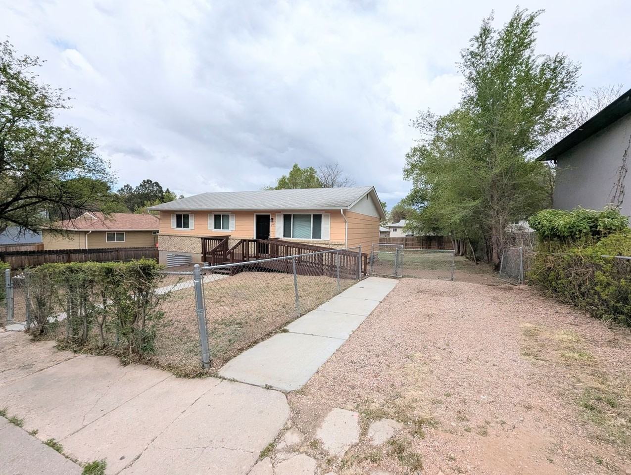 2511 Launcelot Ct - Photo 3 of 26