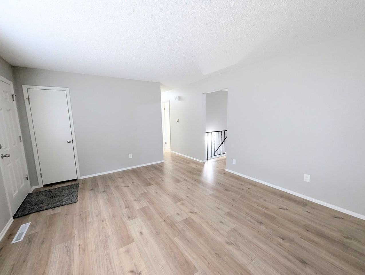 2511 Launcelot Ct - Photo 5 of 26