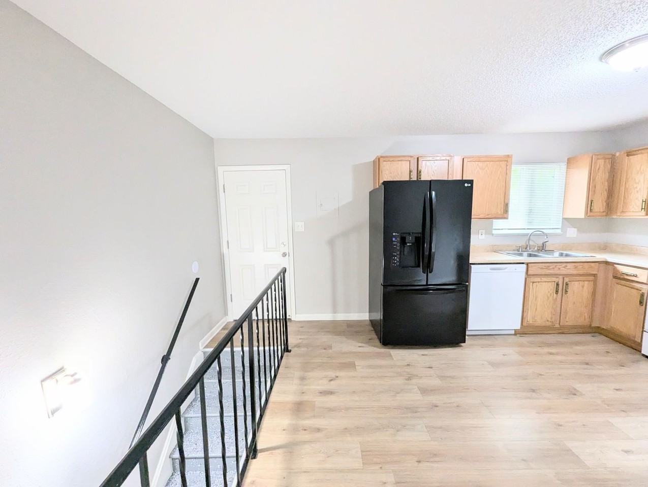 2511 Launcelot Ct - Photo 6 of 26