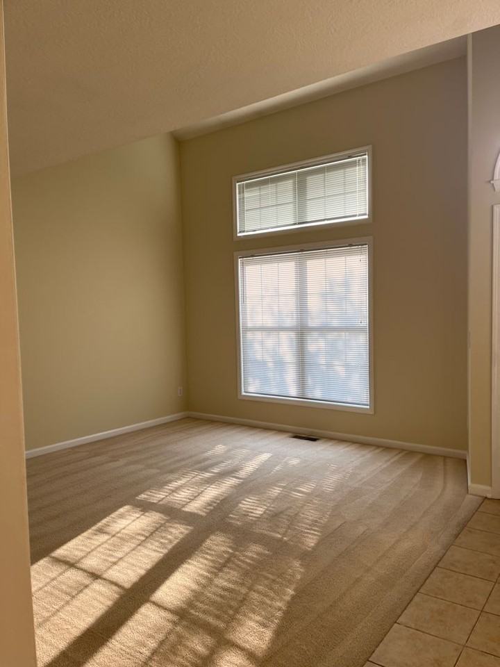 494 Radcliff Dr - Photo 2 of 11