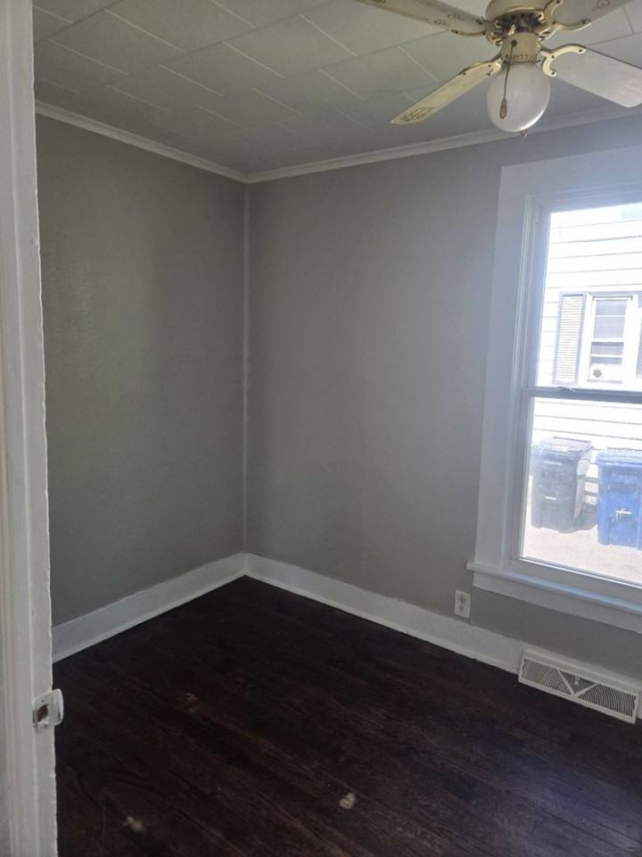 205 Helen St - Photo 2 of 9