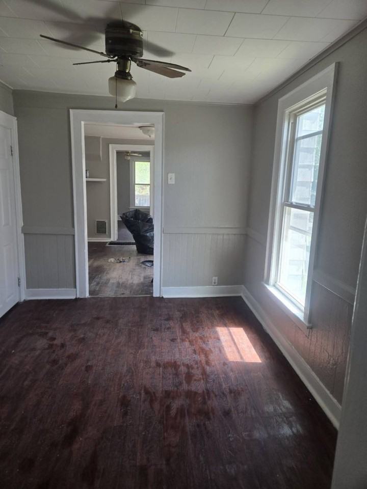 205 Helen St - Photo 4 of 9