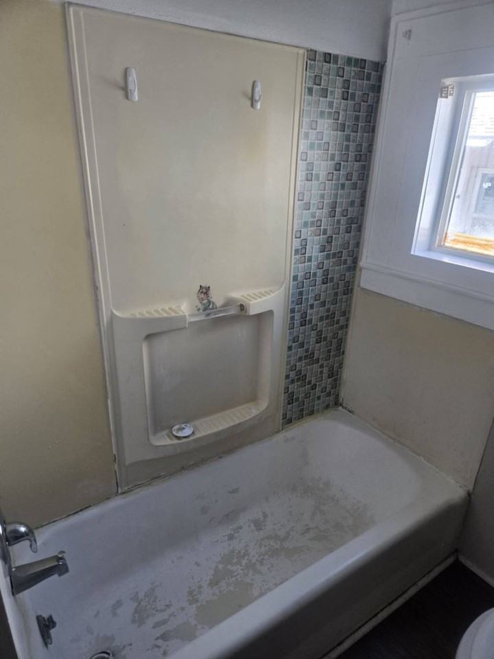 205 Helen St - Photo 5 of 9