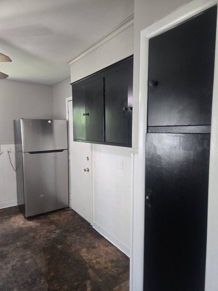 205 Helen St - Photo 7 of 9
