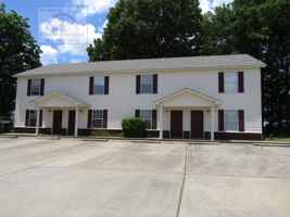 featured image of 807 W Elm St