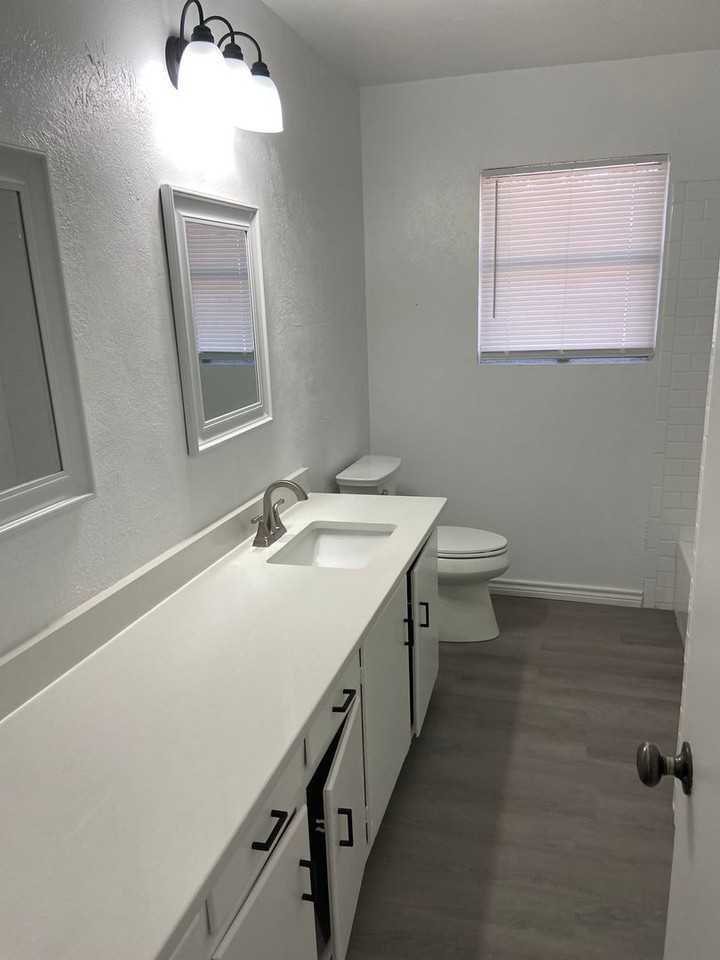 1310 N Garfield Ave - Photo 5 of 12