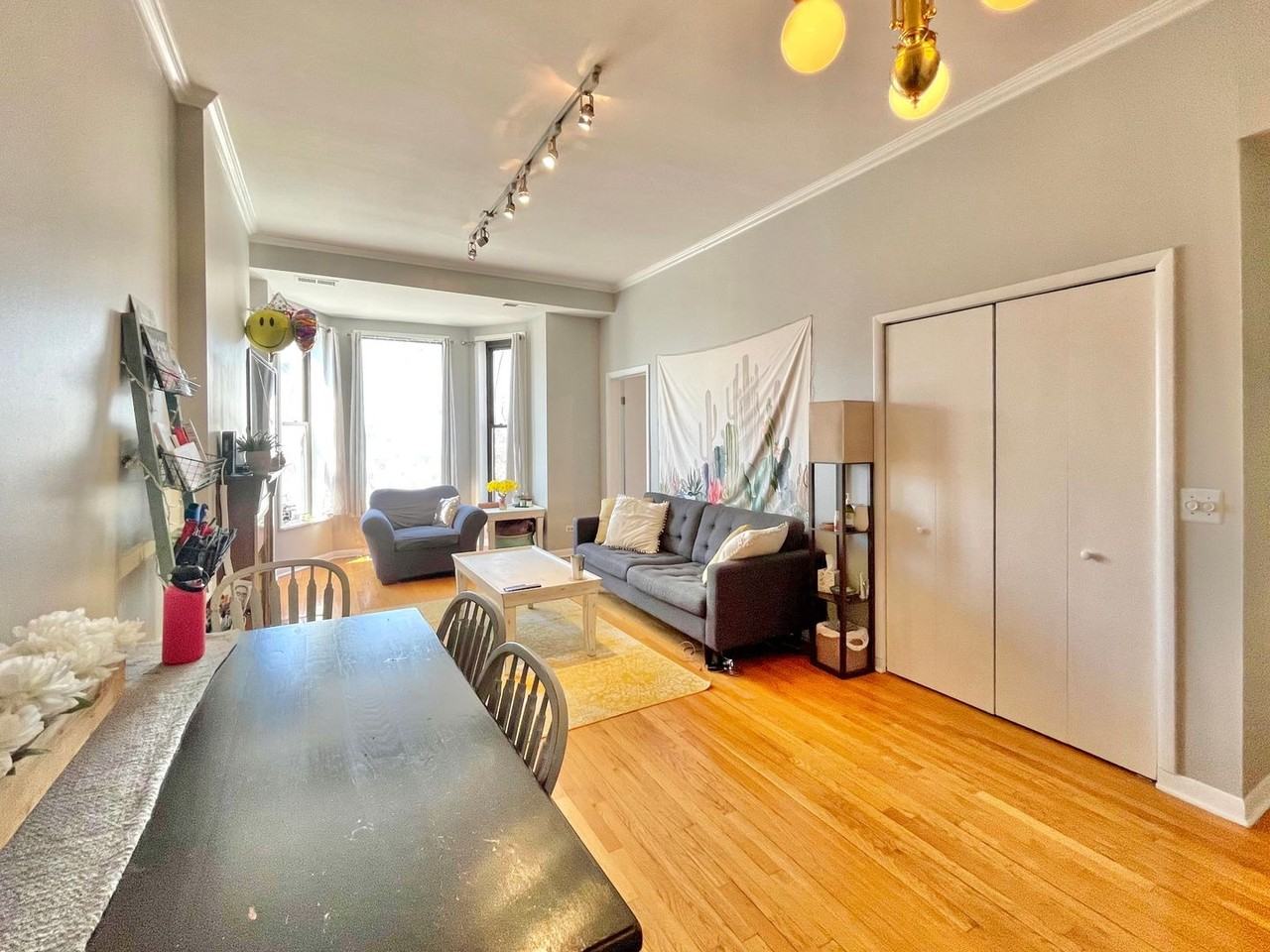 2151 N Southport Ave - Photo 2 of 15