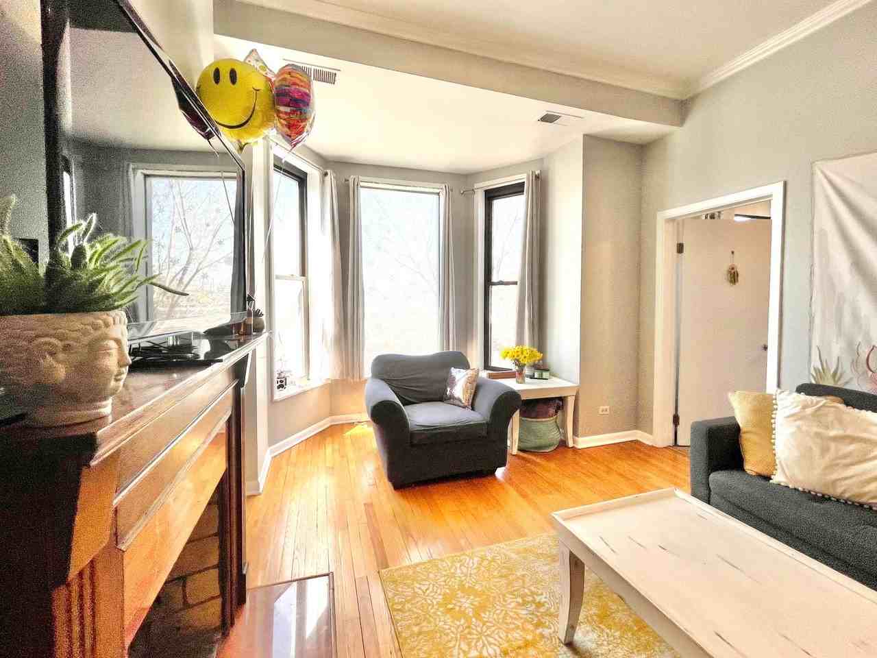 2151 N Southport Ave - Photo 5 of 15